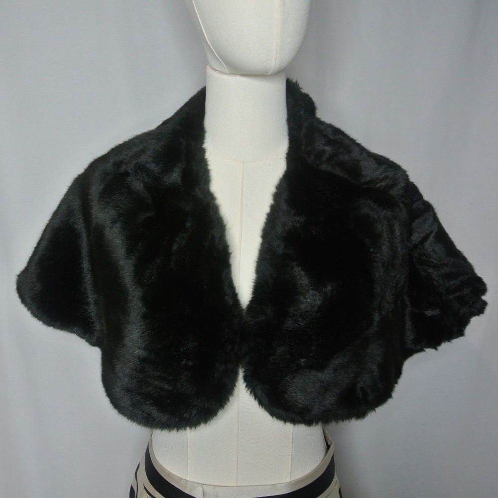 Faux Fur Black Capelet / Cape / Shrug, one size, NWT